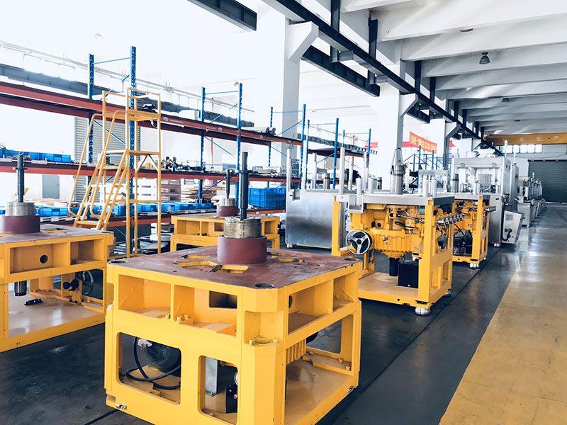 压片机装配现场2